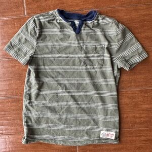 Boys GAP tee. Size Medium.